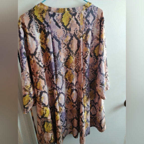 Animal Print Top - Picture 6 of 9